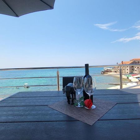 Apartman Dora With Sea View And Terrace 乌马格 外观 照片