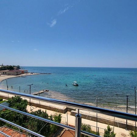 Apartman Dora With Sea View And Terrace 乌马格 外观 照片