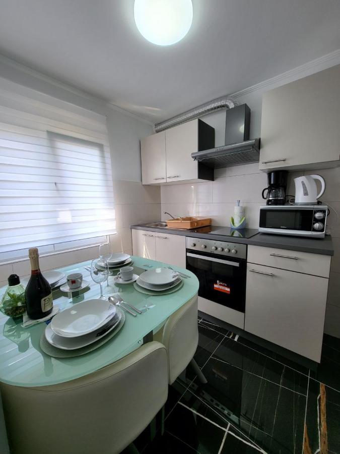 Apartman Dora With Sea View And Terrace 乌马格 外观 照片