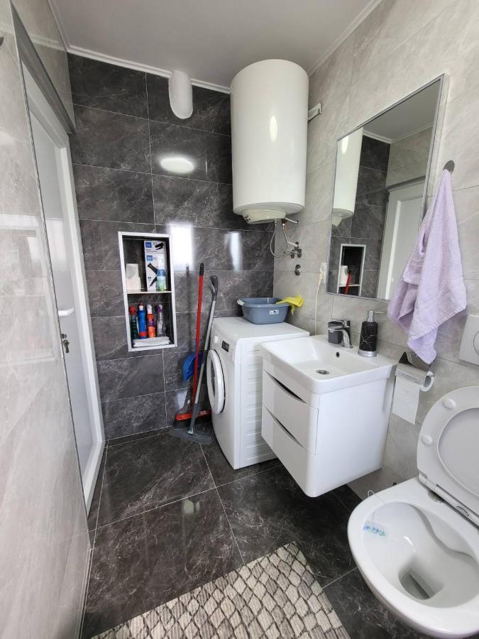 Apartman Dora With Sea View And Terrace 乌马格 外观 照片