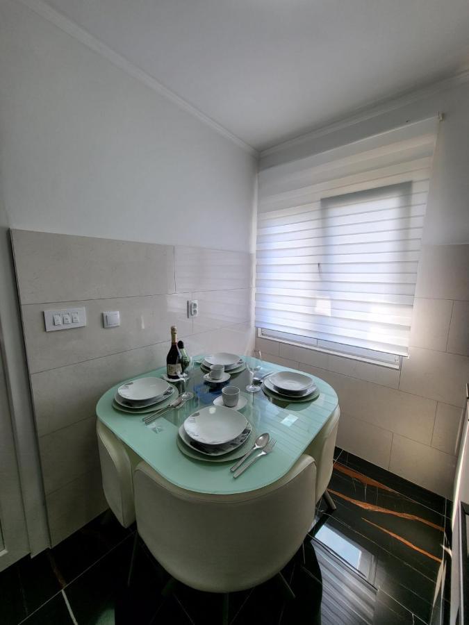 Apartman Dora With Sea View And Terrace 乌马格 外观 照片