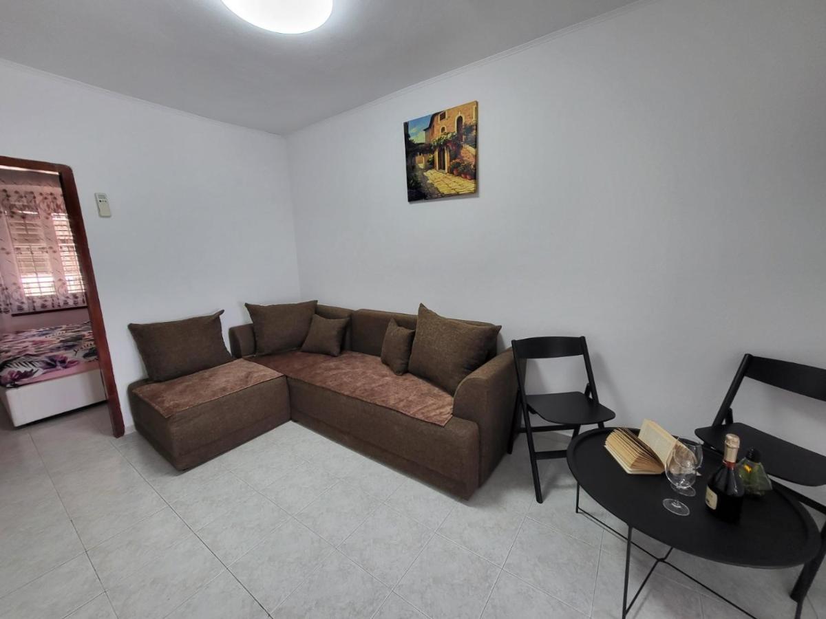 Apartman Dora With Sea View And Terrace 乌马格 外观 照片