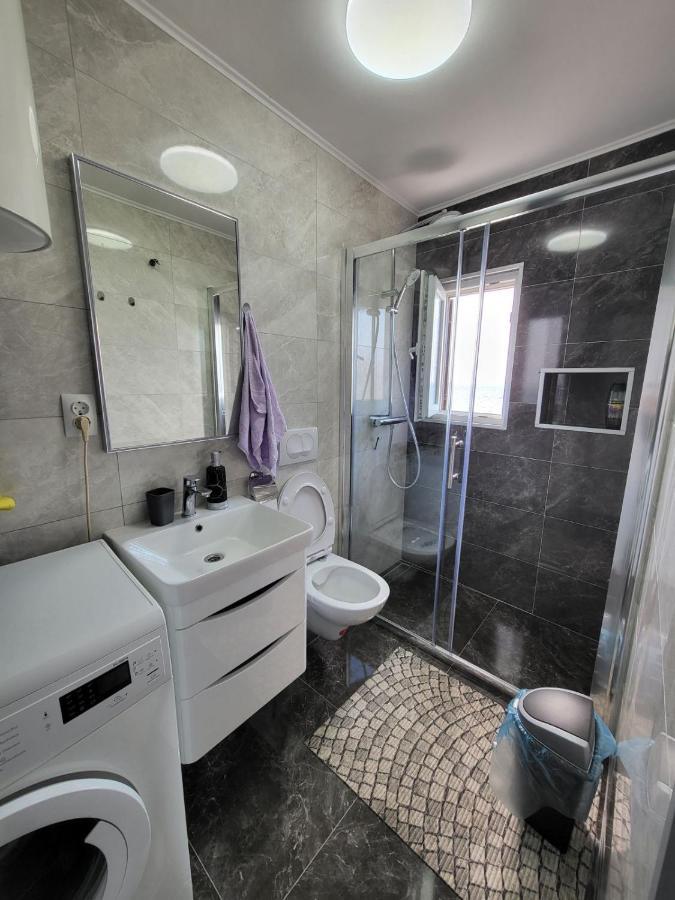 Apartman Dora With Sea View And Terrace 乌马格 外观 照片