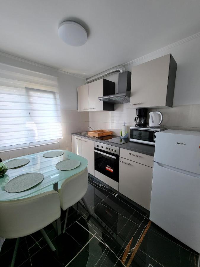 Apartman Dora With Sea View And Terrace 乌马格 外观 照片