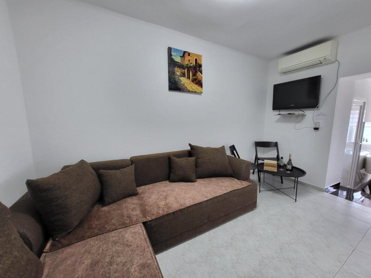 Apartman Dora With Sea View And Terrace 乌马格 外观 照片