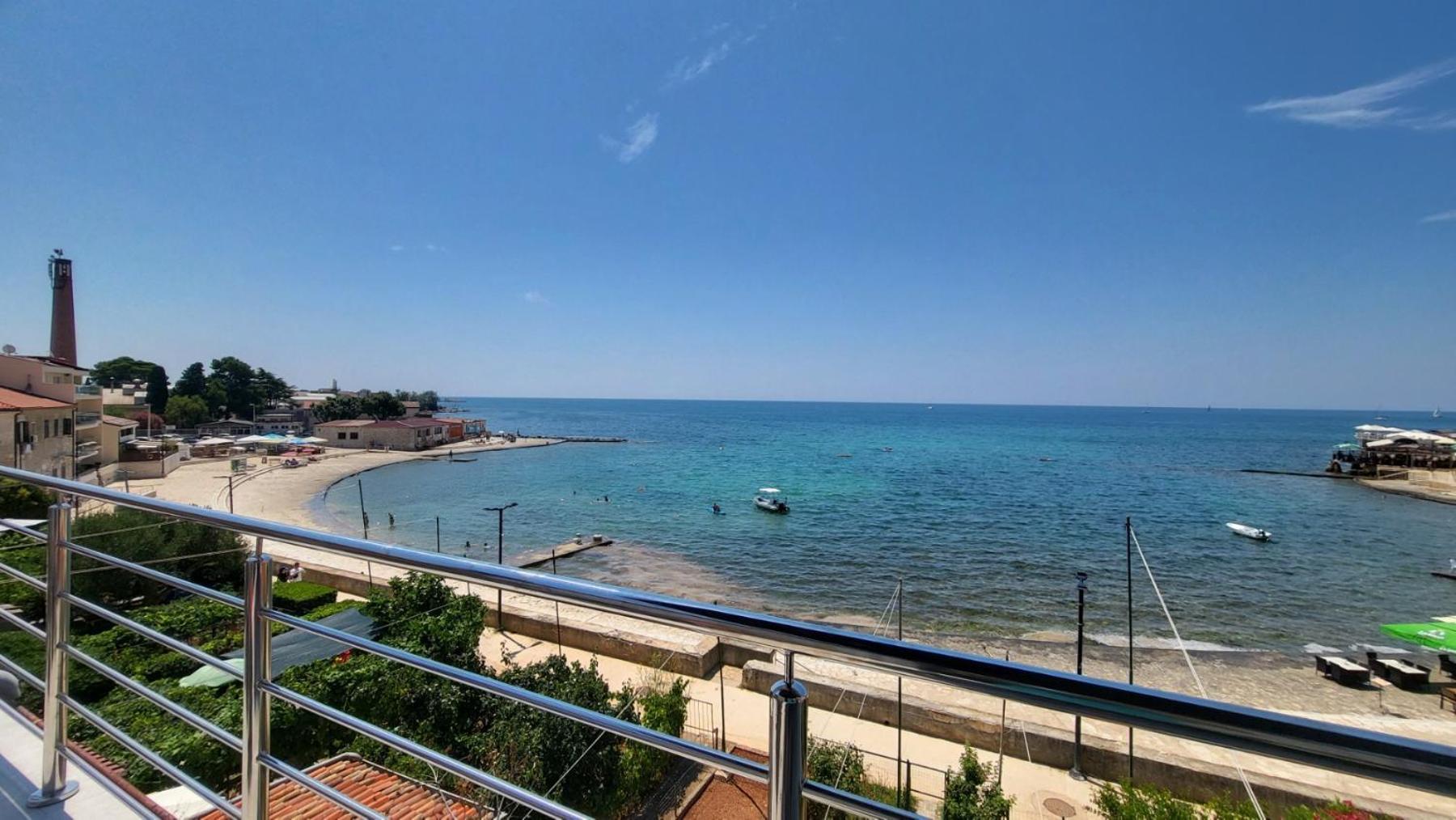 Apartman Dora With Sea View And Terrace 乌马格 外观 照片