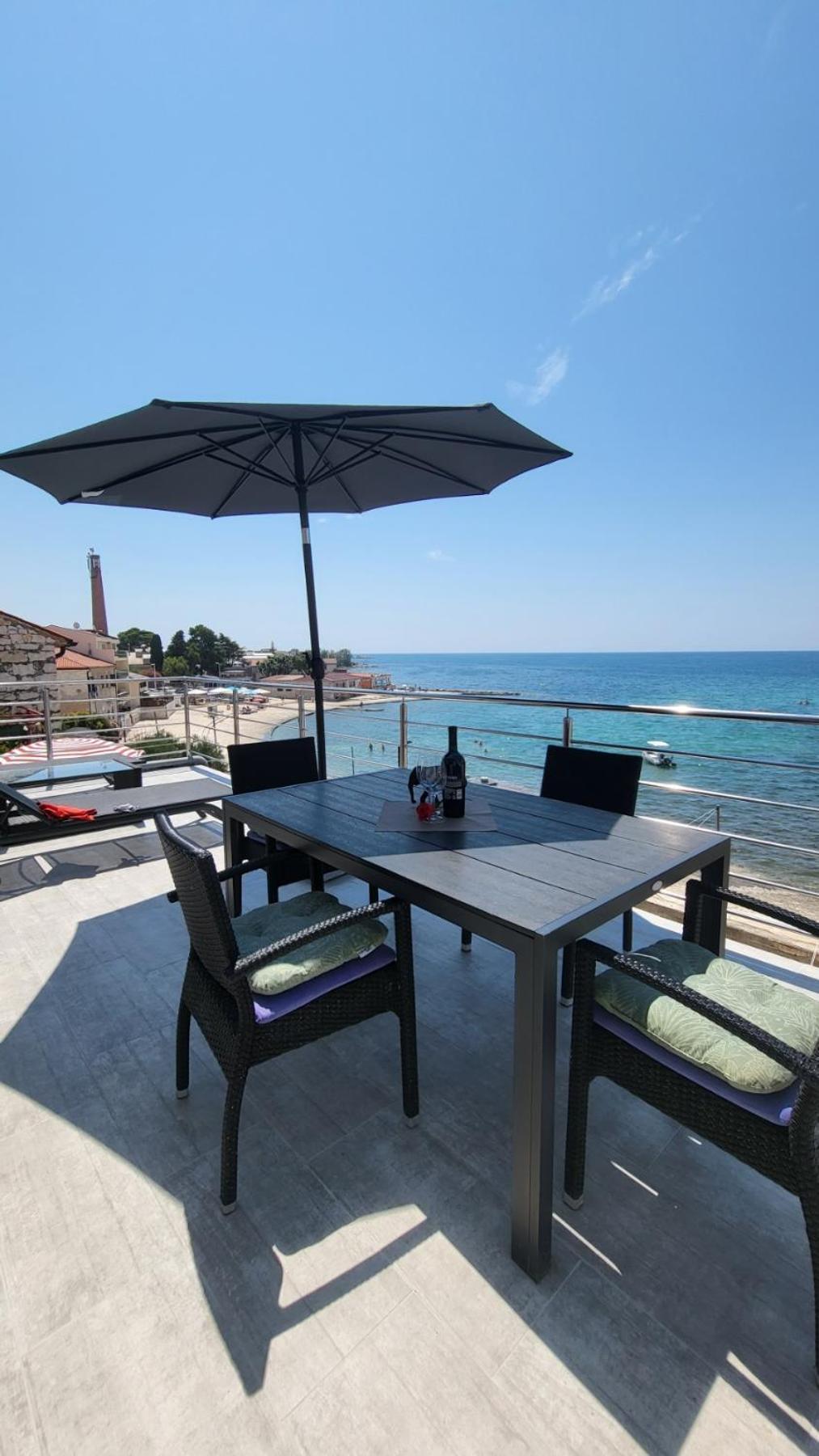 Apartman Dora With Sea View And Terrace 乌马格 外观 照片