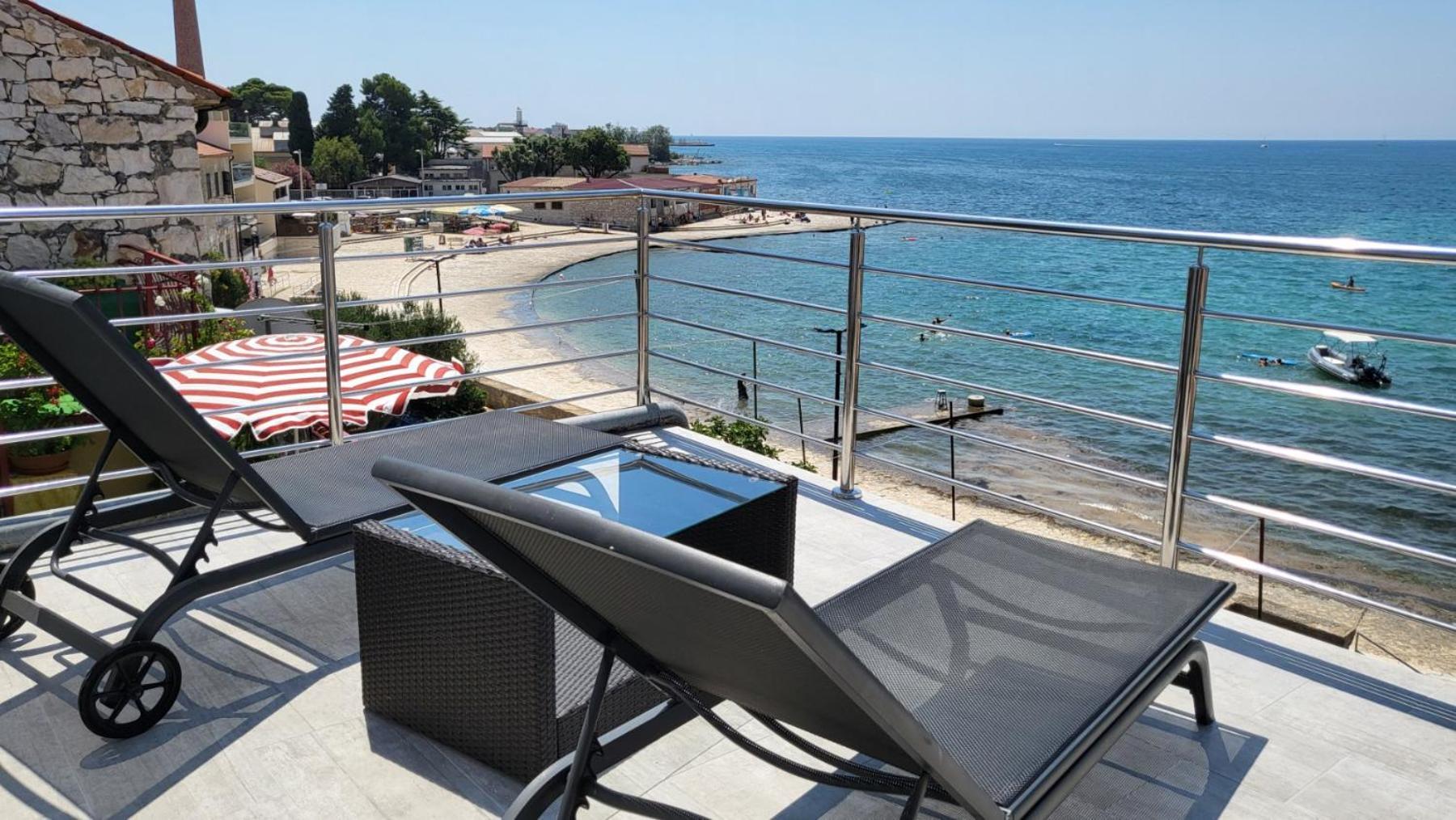 Apartman Dora With Sea View And Terrace 乌马格 外观 照片